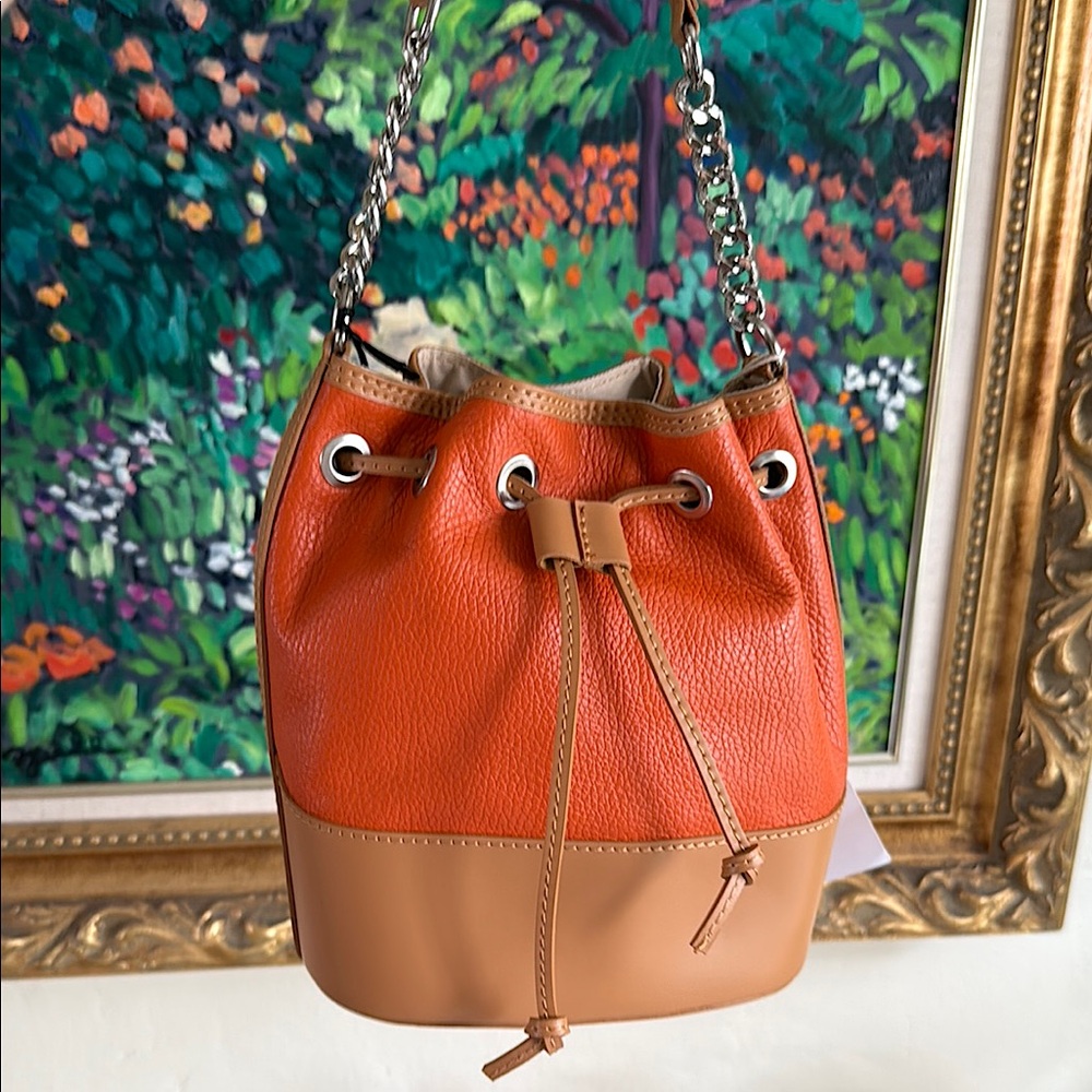 NEW Innue Italian leather bucket bag